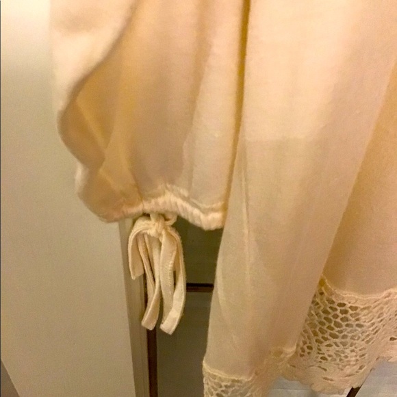 Forgotten Grace XL cream top - Picture 6 of 6